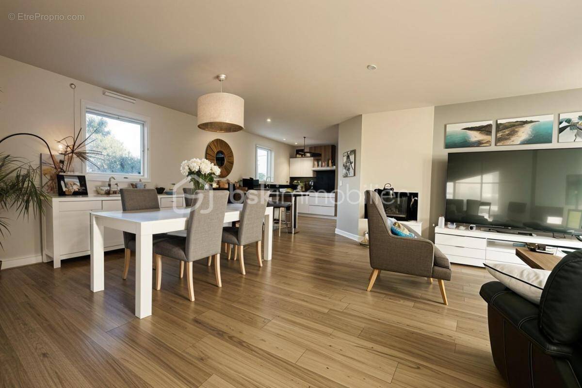 Maison à LA TURBALLE