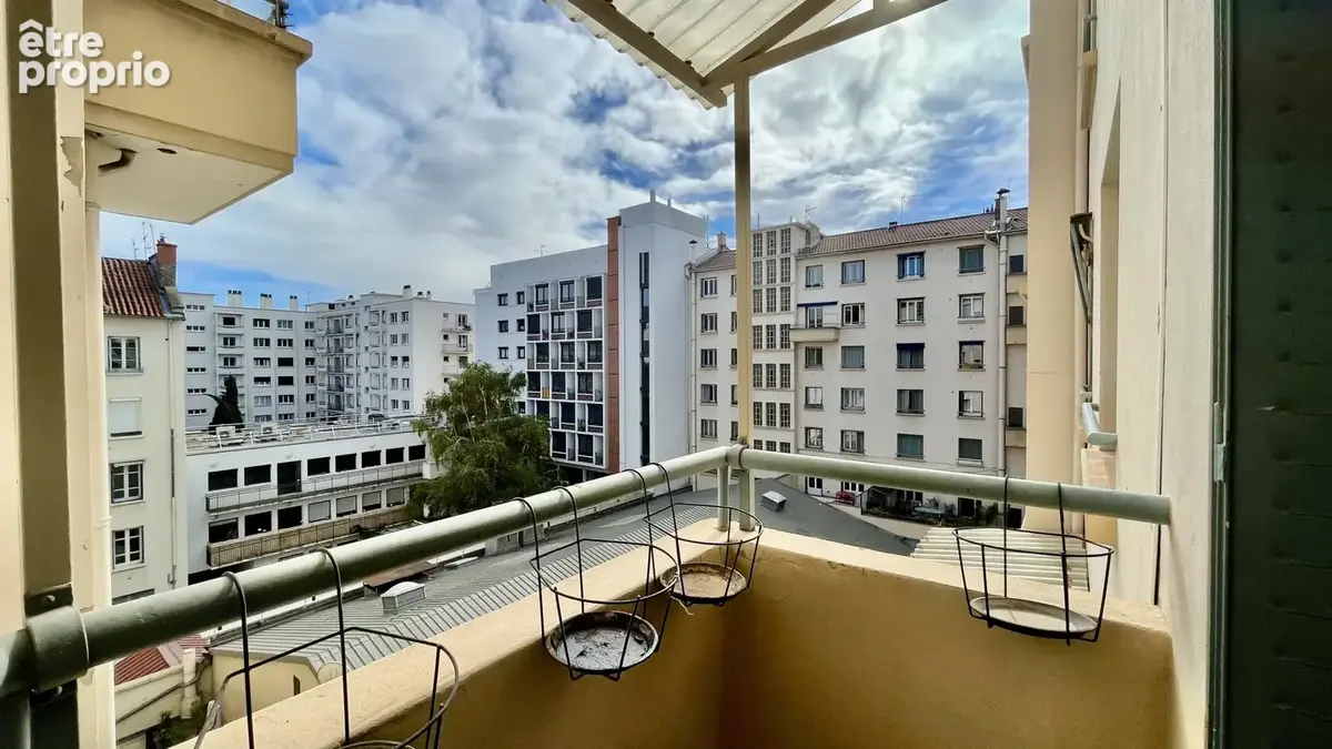 T3 traversant de 55 m2 / Étage élevé, balcon et cave / Lyon 7? - photo 7