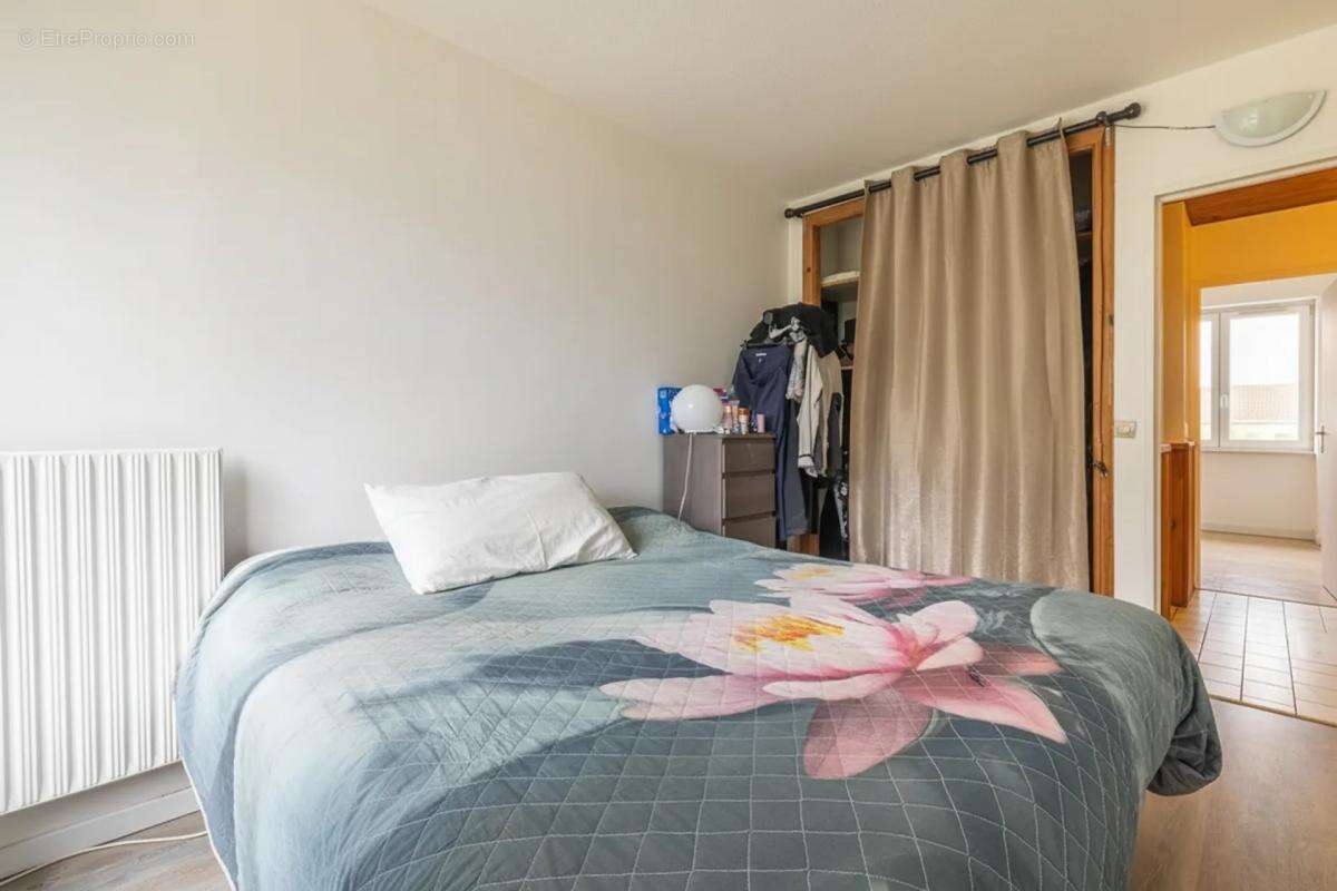 Appartement à SAVIGNY-LE-TEMPLE