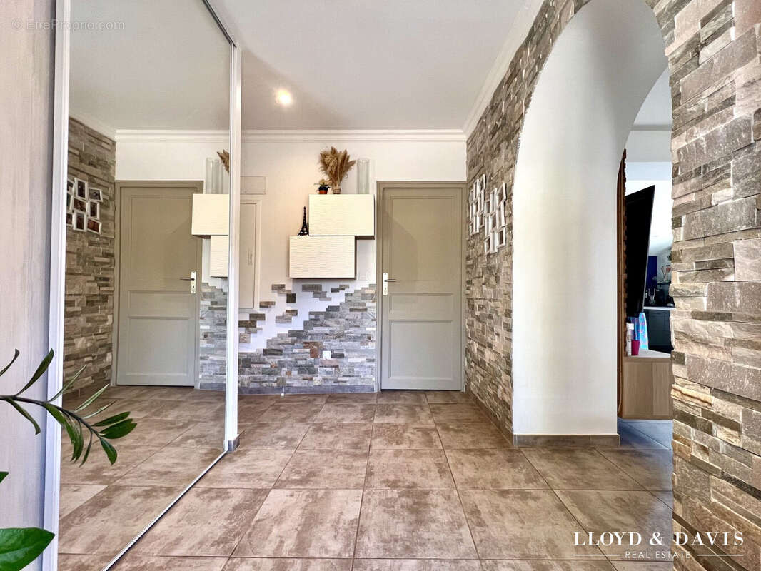 Maison 85 m² à Callian  - photo 3