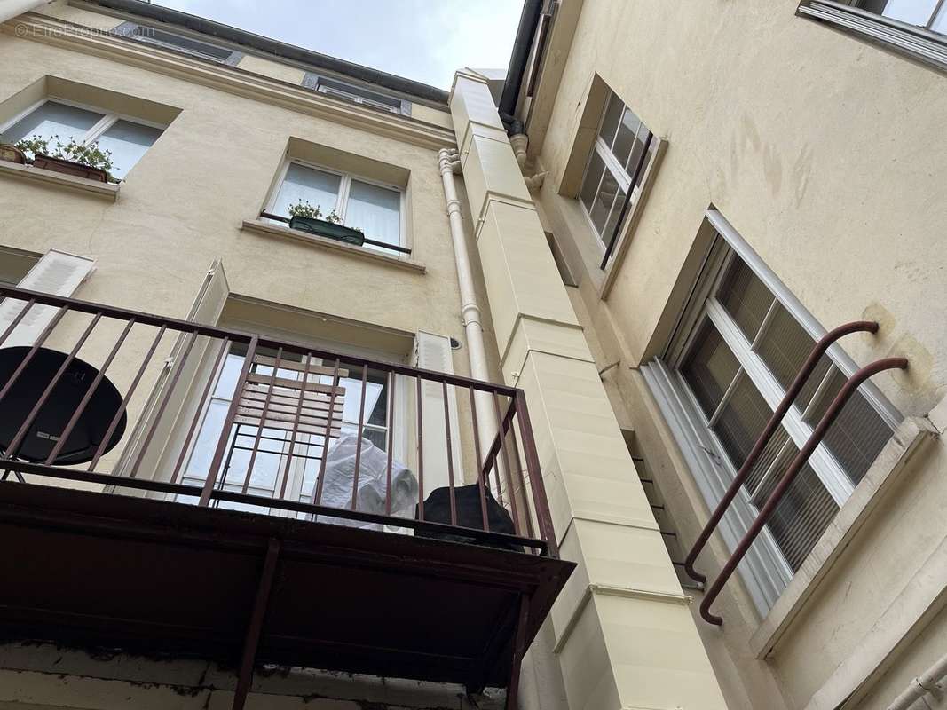 90 m² à Paris-11e  - photo 3