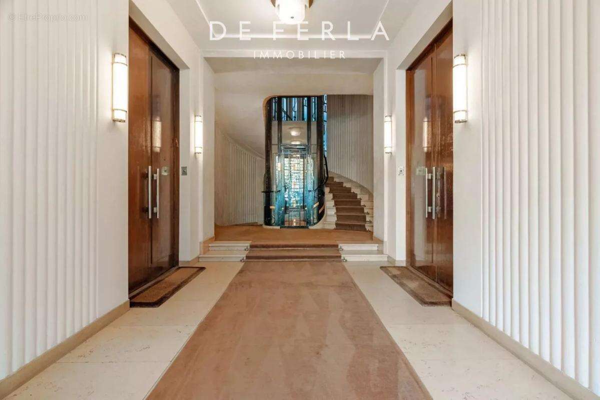 Appartement à PARIS-16E