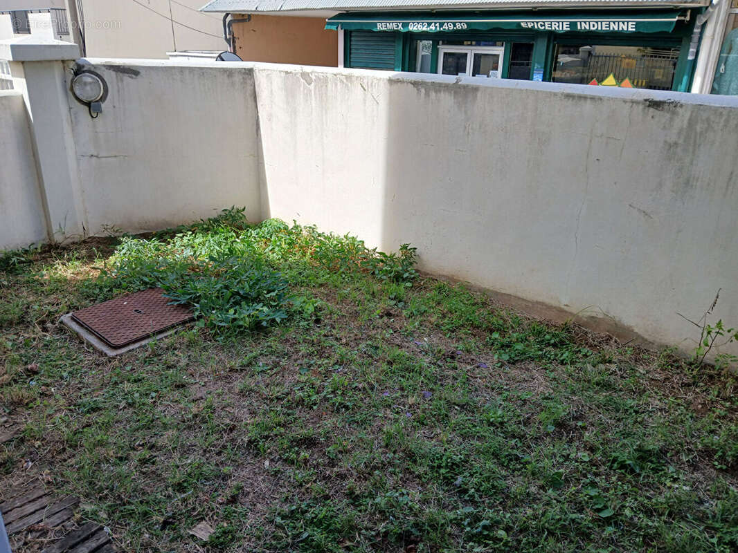Centre ST DENIS T2 avec Jardin - photo 3