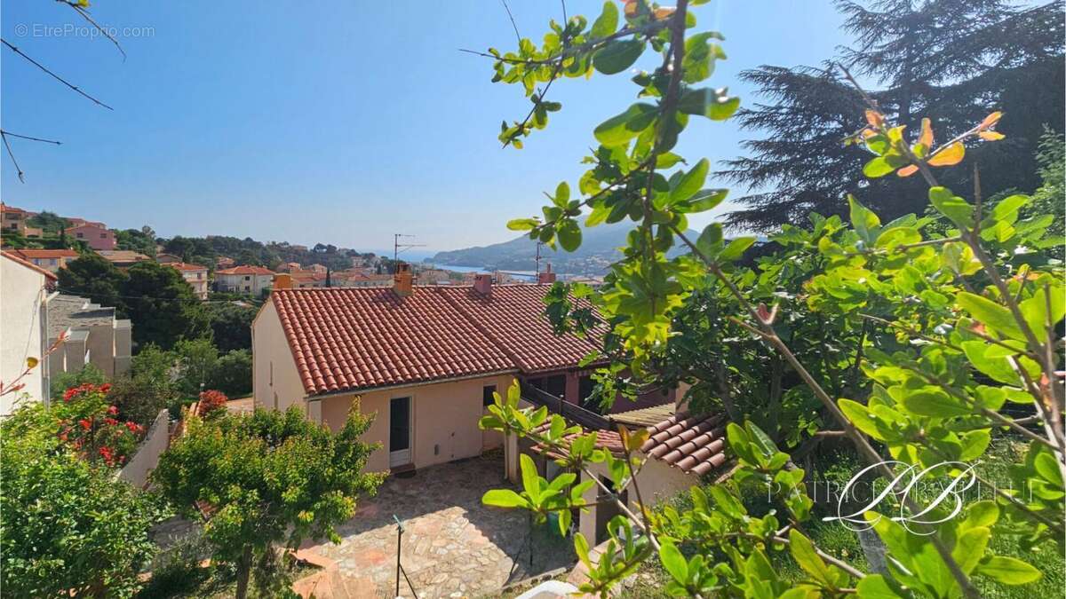 Port Vendres - Villa 3 faces avec vue ,terrasses et garages - photo 2