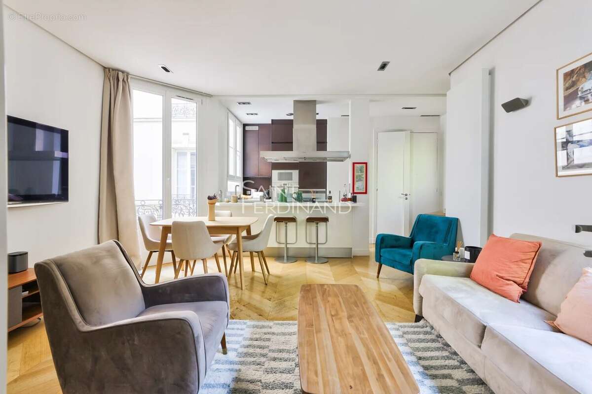 Appartement à PARIS-17E