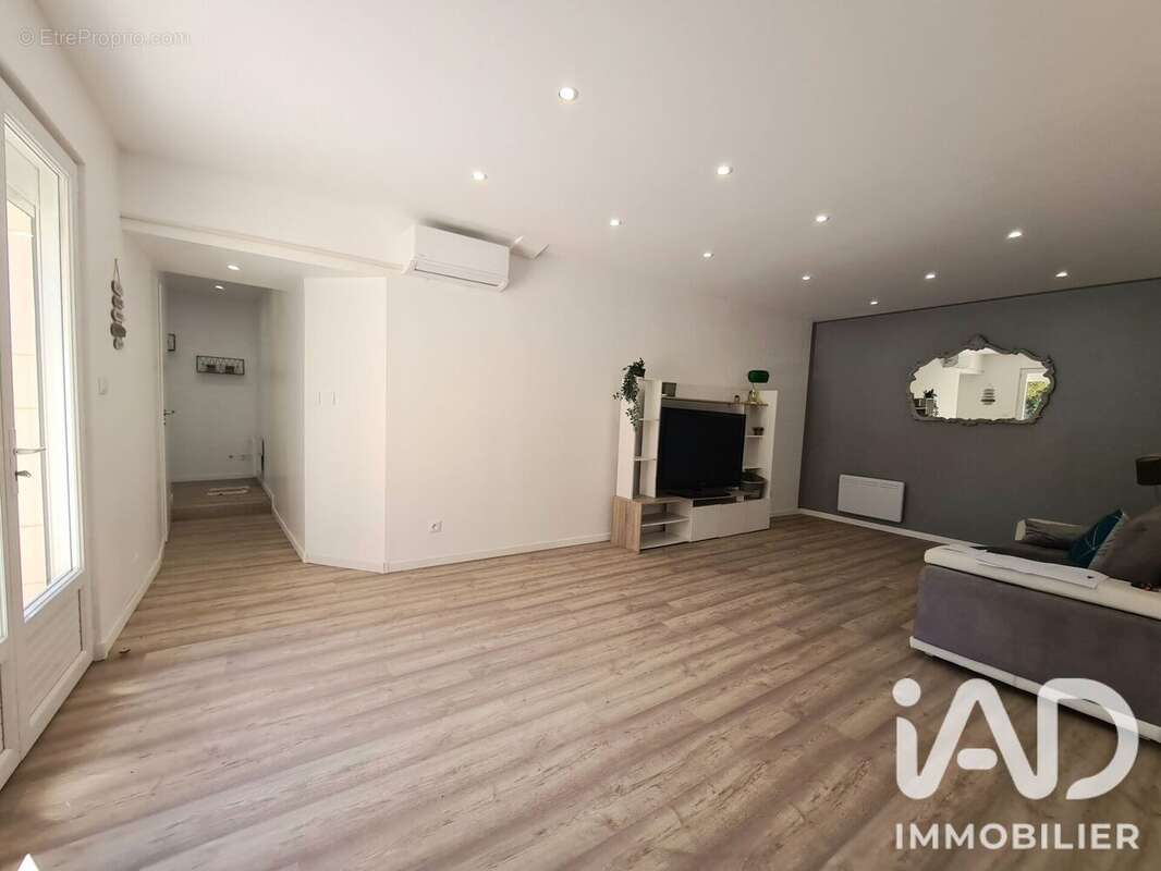Maison 121 m² à La Ville-Dieu-Du-Temple  - photo 2