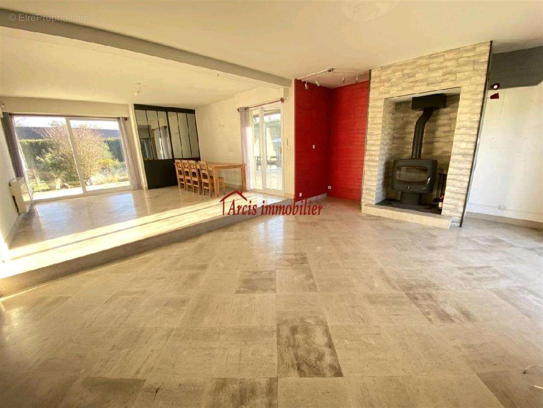 Maison à MAILLY-LE-CAMP