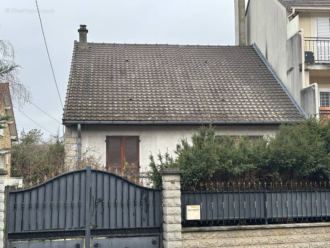 Maison à SAINTE-GENEVIEVE-DES-BOIS