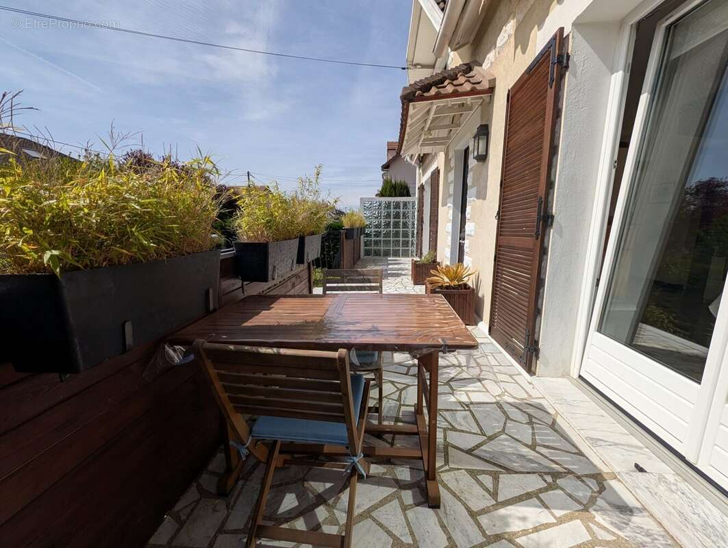 Maison à LES CLAYES-SOUS-BOIS