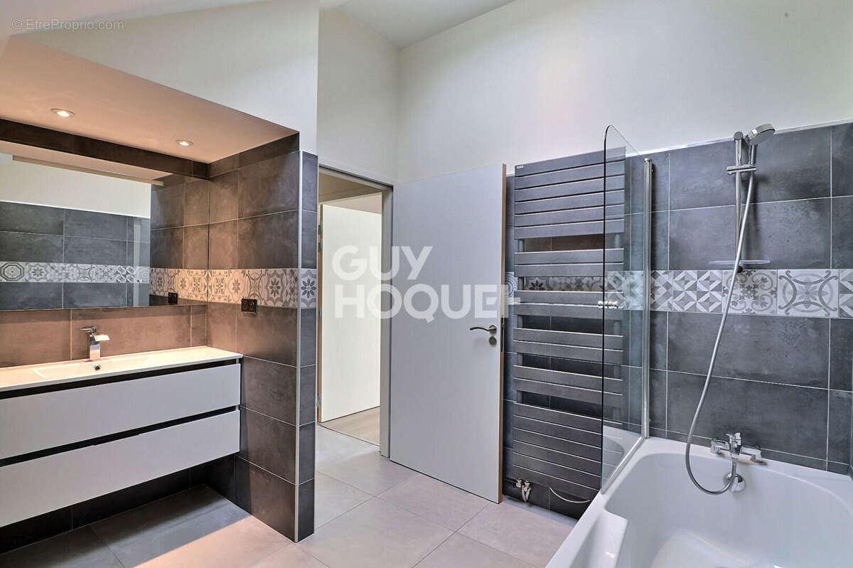 Maison à CHALLES-LES-EAUX