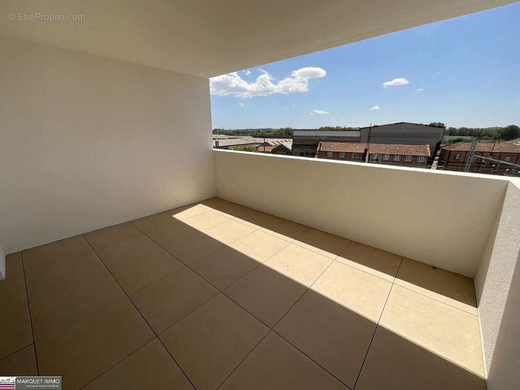 APT T4 offrant 91 m² avec terrasse 13 et 7 m² et parking au 4° étage avec ascenseur... - photo 7