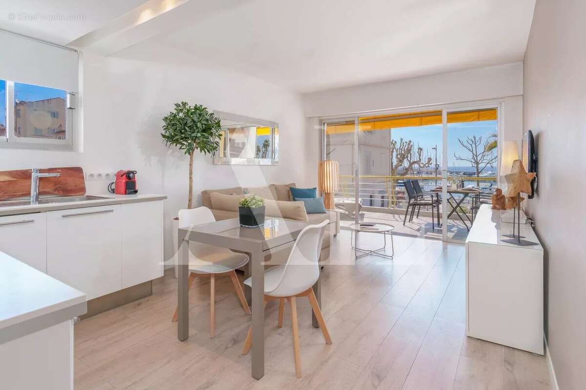Appartement à VALLAURIS
