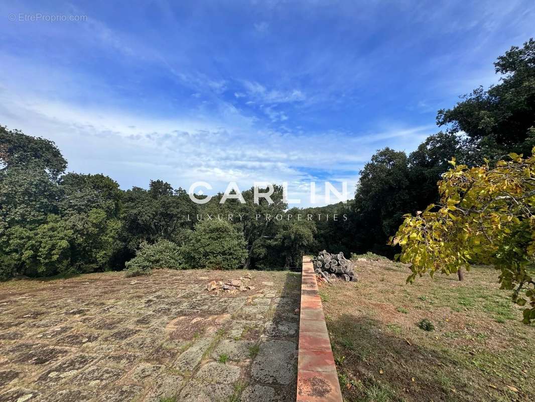 Terrain à PLAN-DE-LA-TOUR