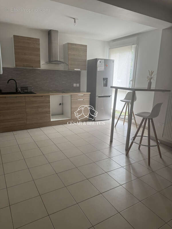 Appartement 59 m² à Venissieux  - photo 2