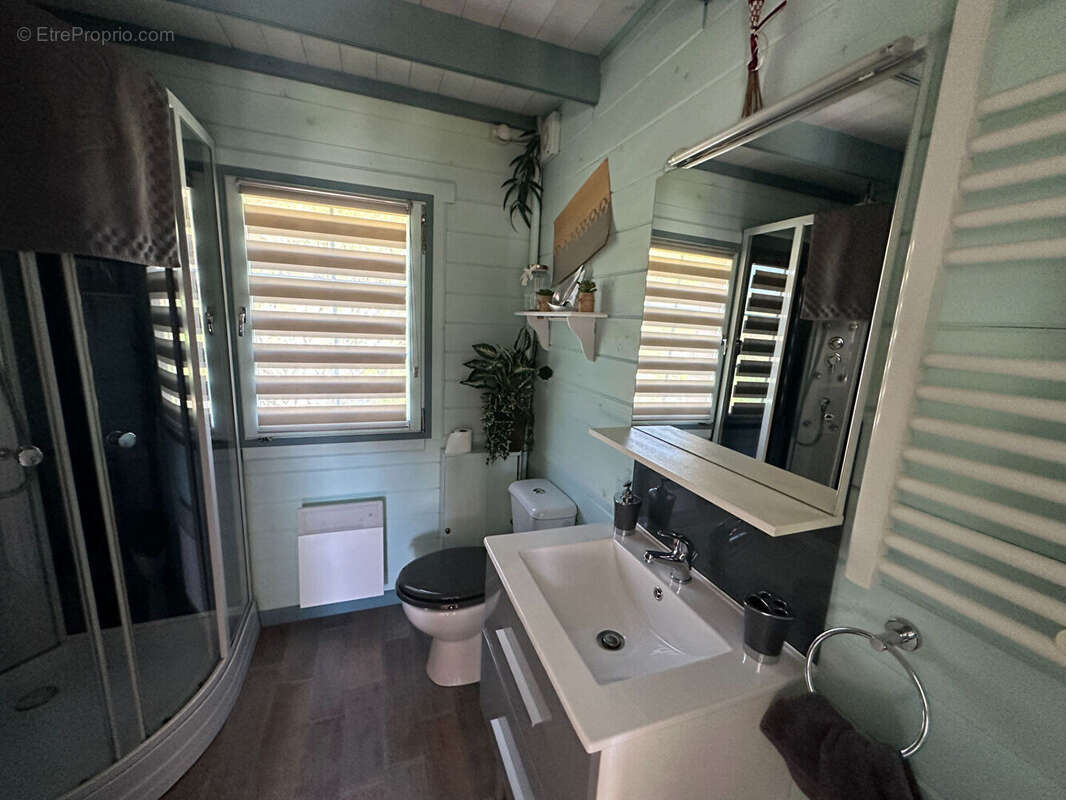 Ensemble de 3 chalets en bois, site de villégiature avec piscine - photo 16