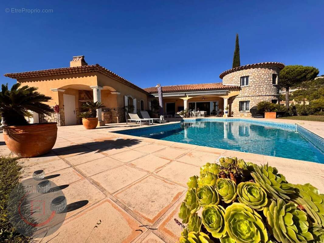Maison à LES ADRETS-DE-L'ESTEREL