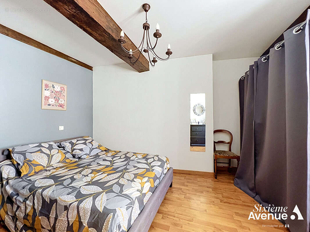 Maison de Village à Saint-Symphorien d'Ozon, 5 pièces, 3 chambres 119 m2. - photo 7