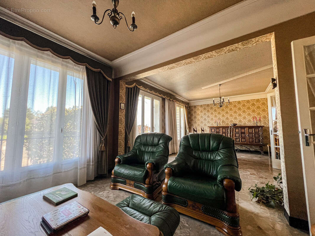 Maison à LIGUGE