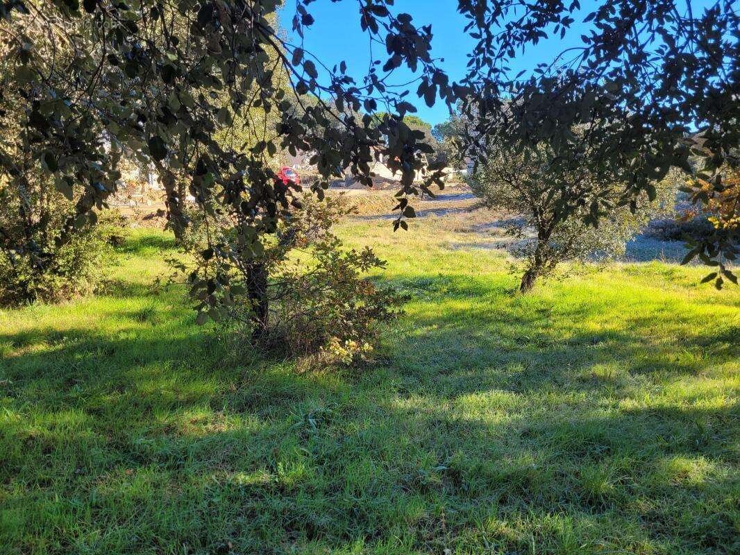 Terrain à VINON-SUR-VERDON
