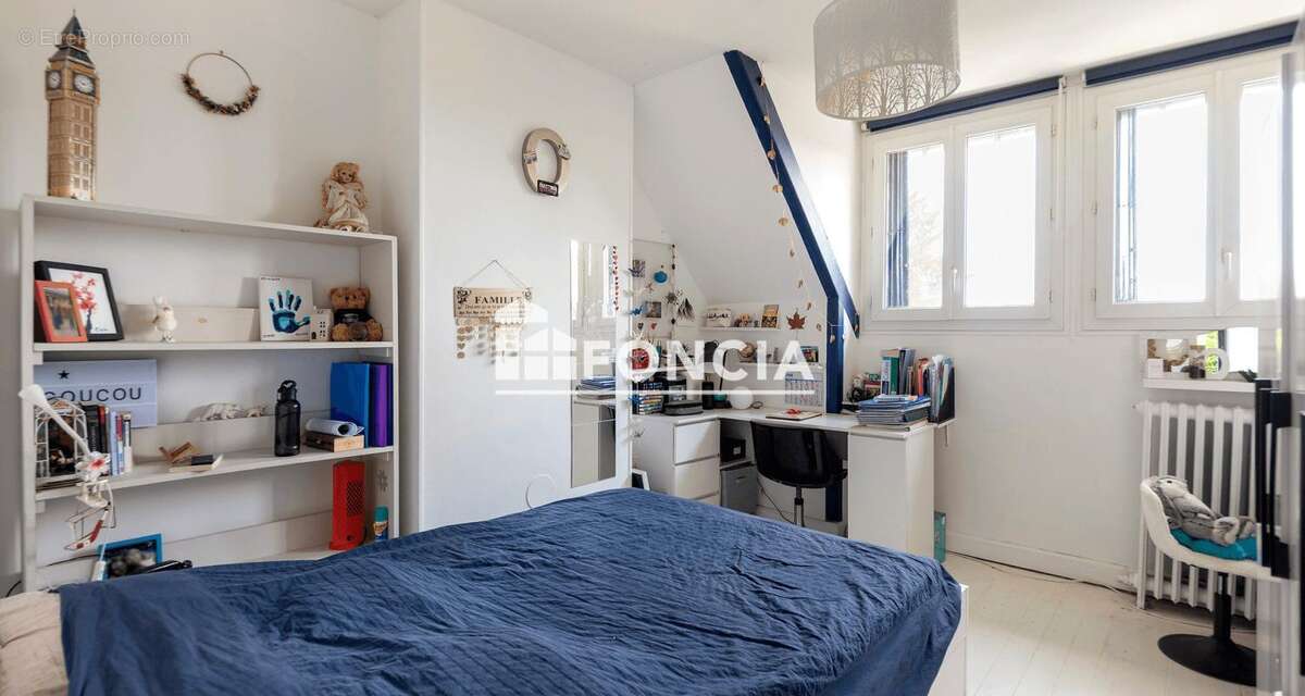 Coup de cœur assuré pour cette maison de ville au charme préservé, idéalement située proche gare et commodités - photo 10