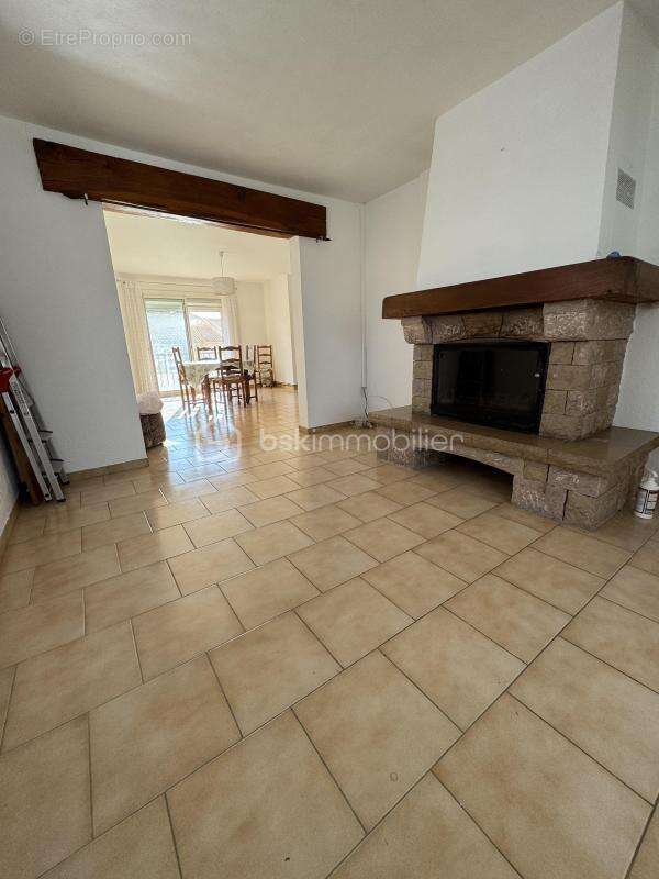 Maison à NISSAN-LEZ-ENSERUNE