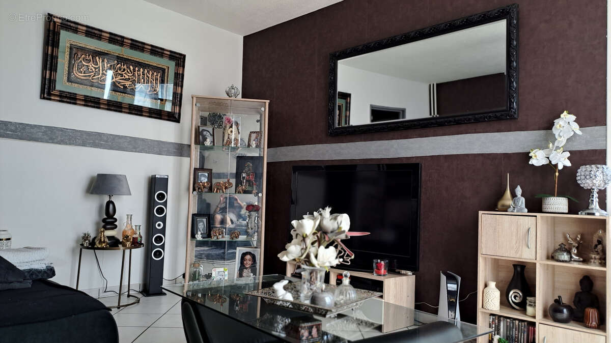 Appartement T3, 68 m2, 2 balcons et cave - photo 3