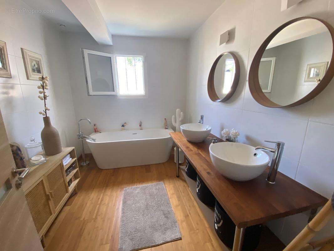 Villa COUP DE COEUR de 2002 de 173 m² avec Garage spacieux de 40 m² et Piscine - photo 16