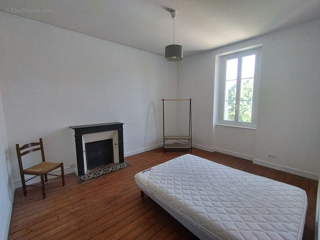 Maison à RUELLE-SUR-TOUVRE