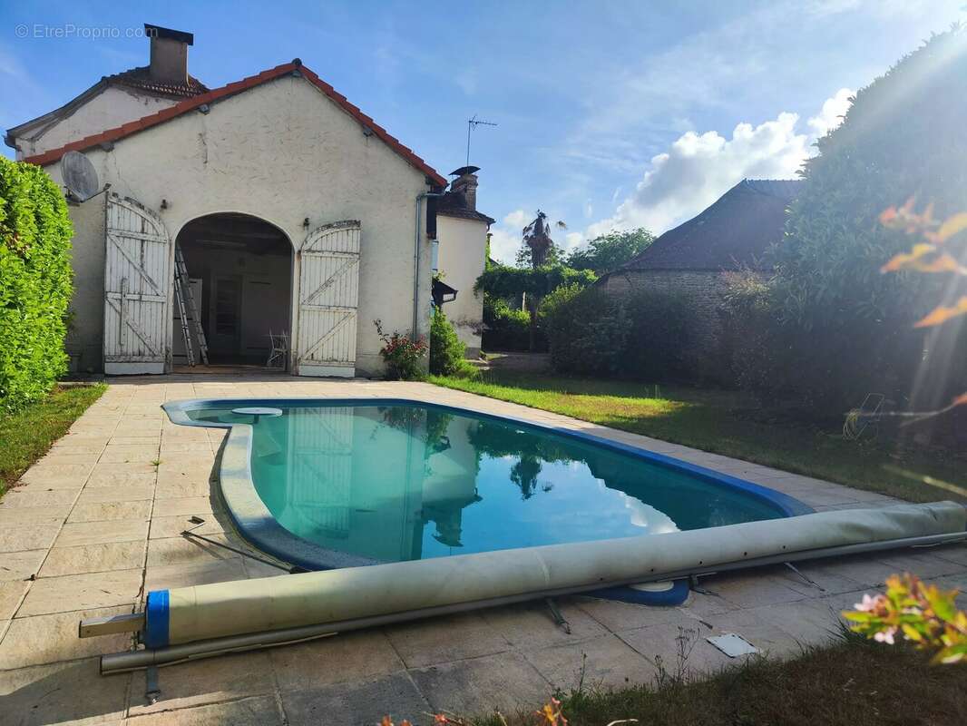 Maison de village du XVIIIe siècle avec piscine et jardin - photo 18