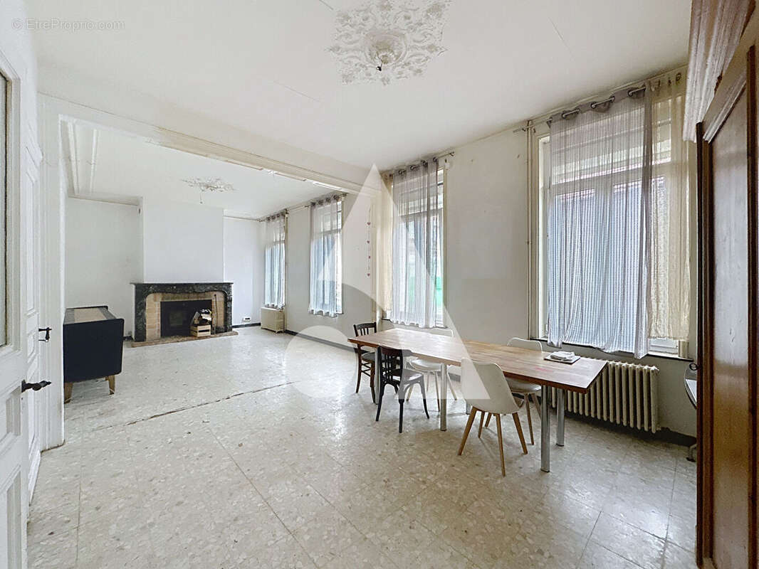 Maison à MONCHAUX-SUR-ECAILLON