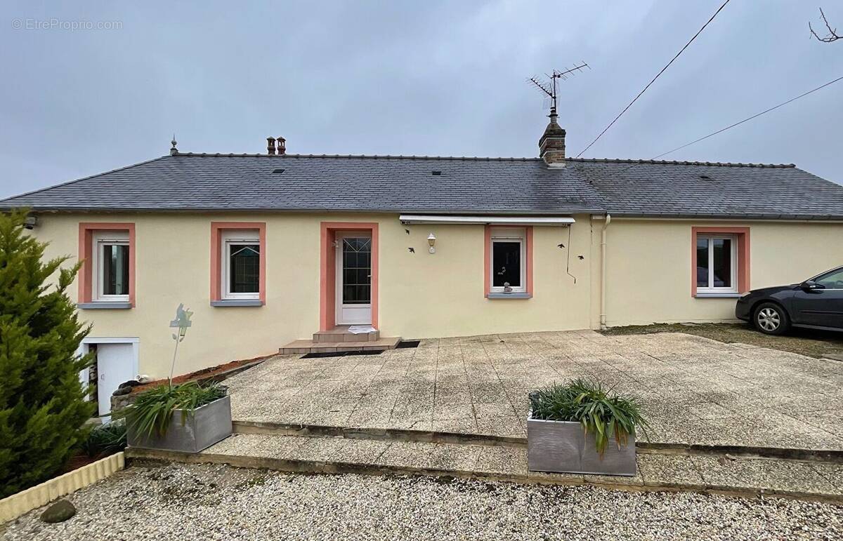 Maison à LA HAIE-TRAVERSAINE