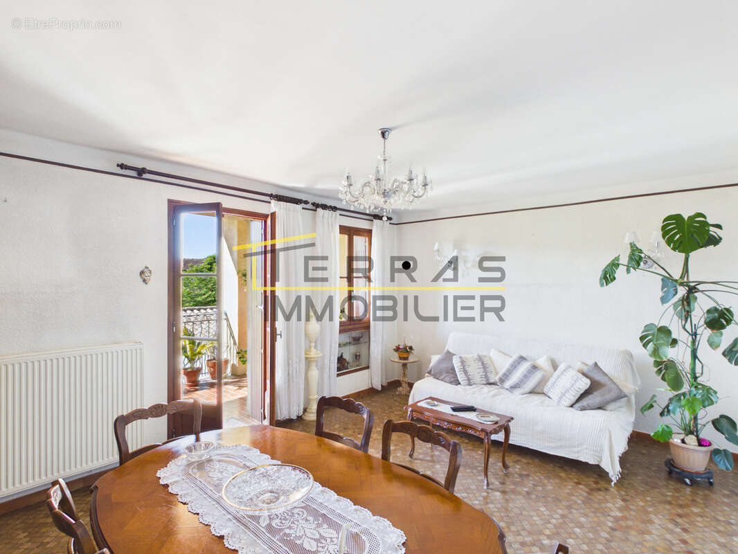Appartement à VALREAS
