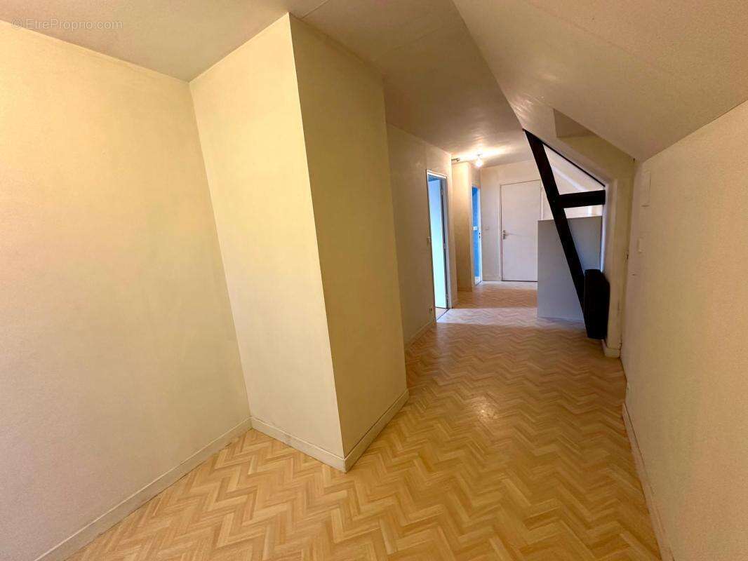 Maison à COMBOURTILLE