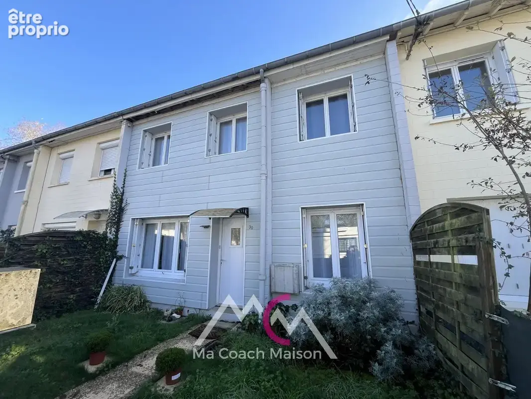 Maison à DONGES