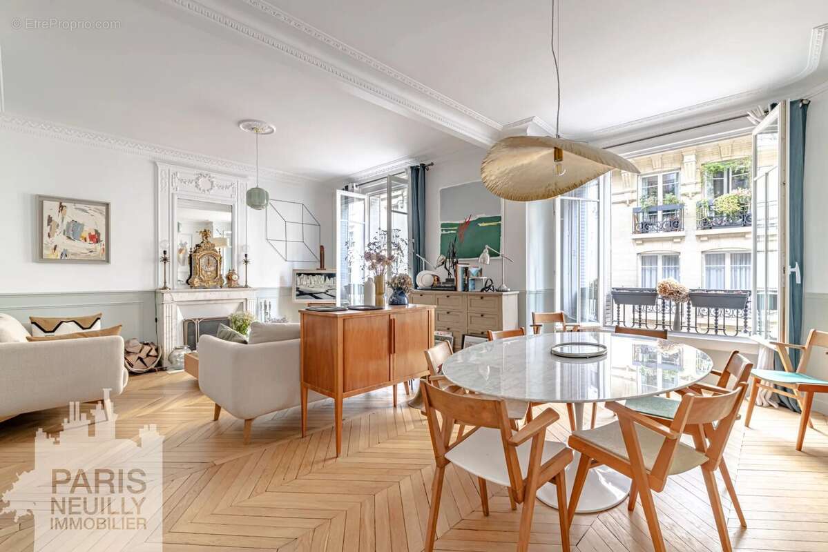 Appartement à PARIS-16E