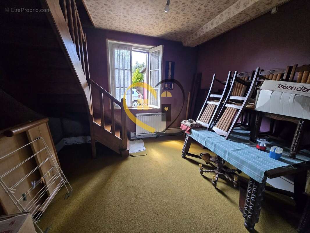Maison à LA CHAPELLE-D'ANGILLON