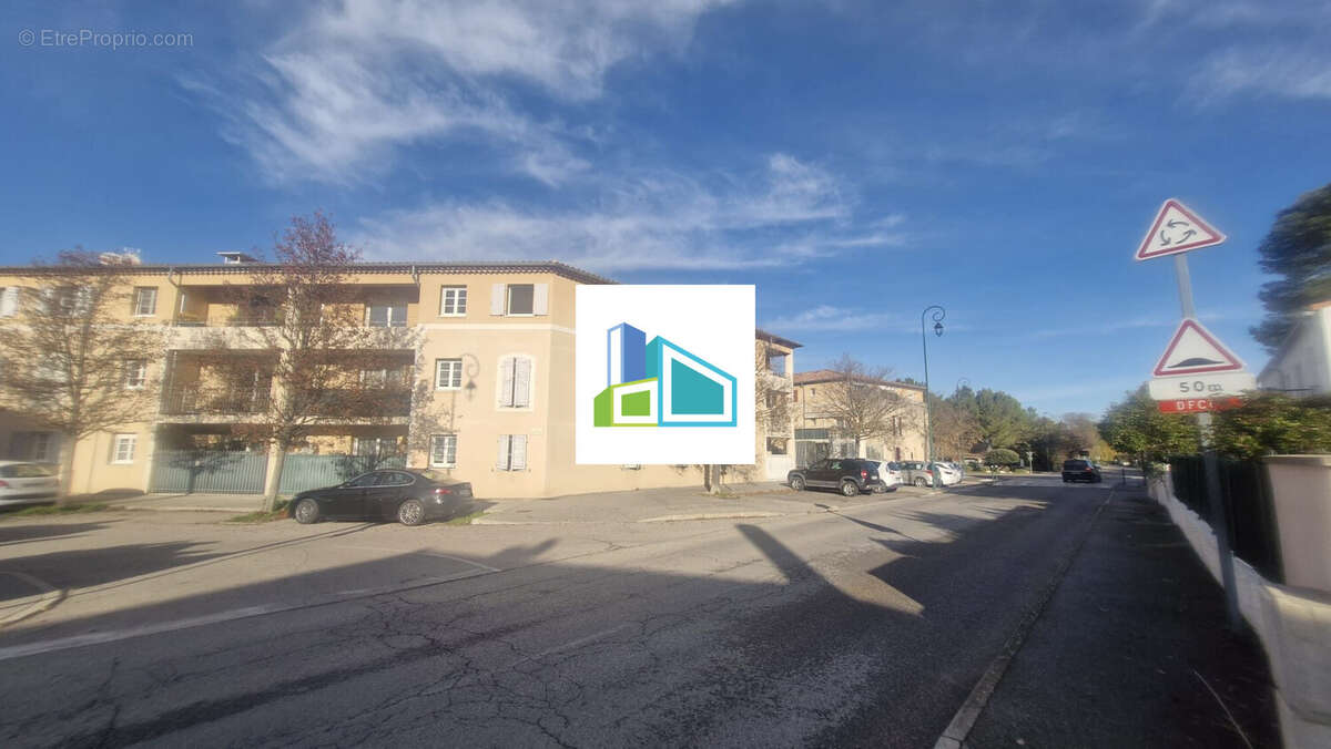 Appartement à LA ROQUE-D'ANTHERON