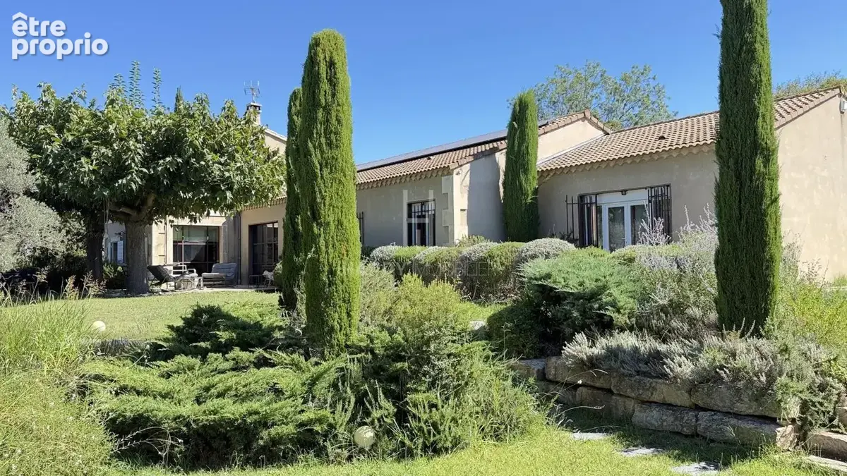 A FONTVIEILLE, en collines, Maison avec 5 chambres et piscine - photo 7