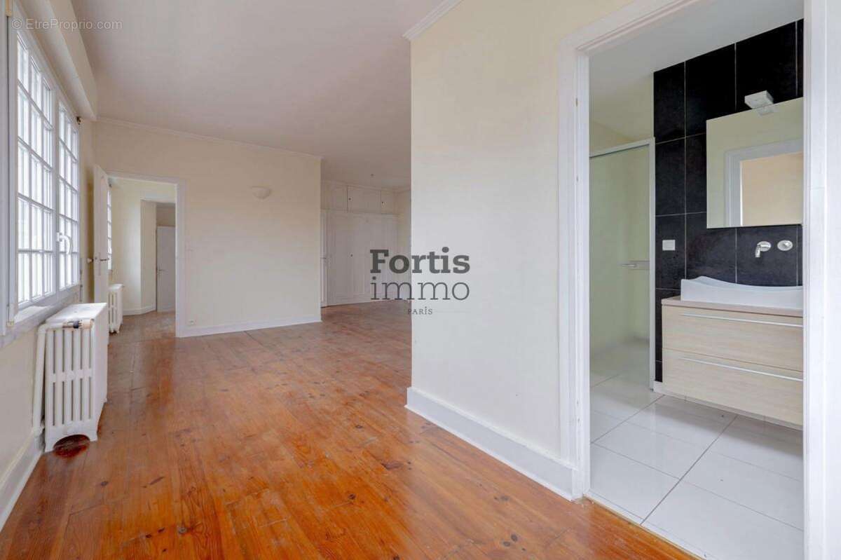 Maison à LE MESNIL-LE-ROI