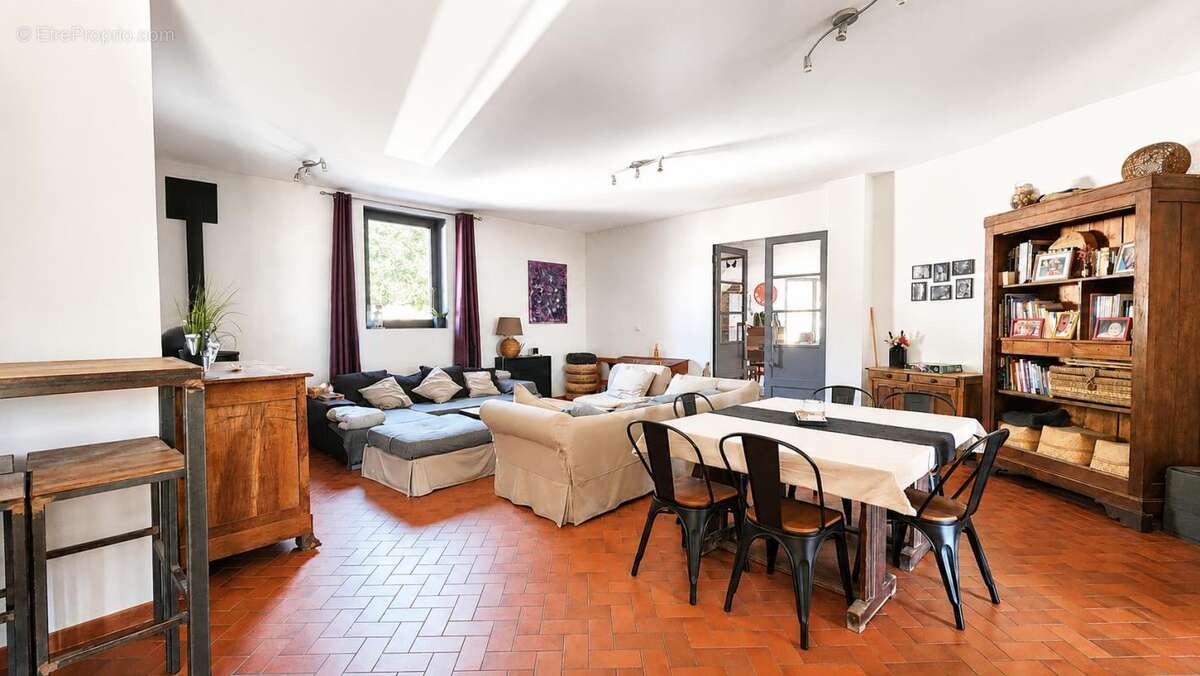 Ensemble immobilier 443m² - grange 200m² - terrain 1291m² - photo 4