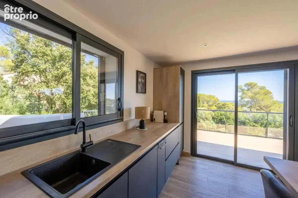 Villa 6 pièces de 177 m² à Saint-Aygulf - photo 9