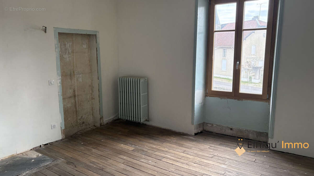 Maison à VILLE-SUR-TERRE