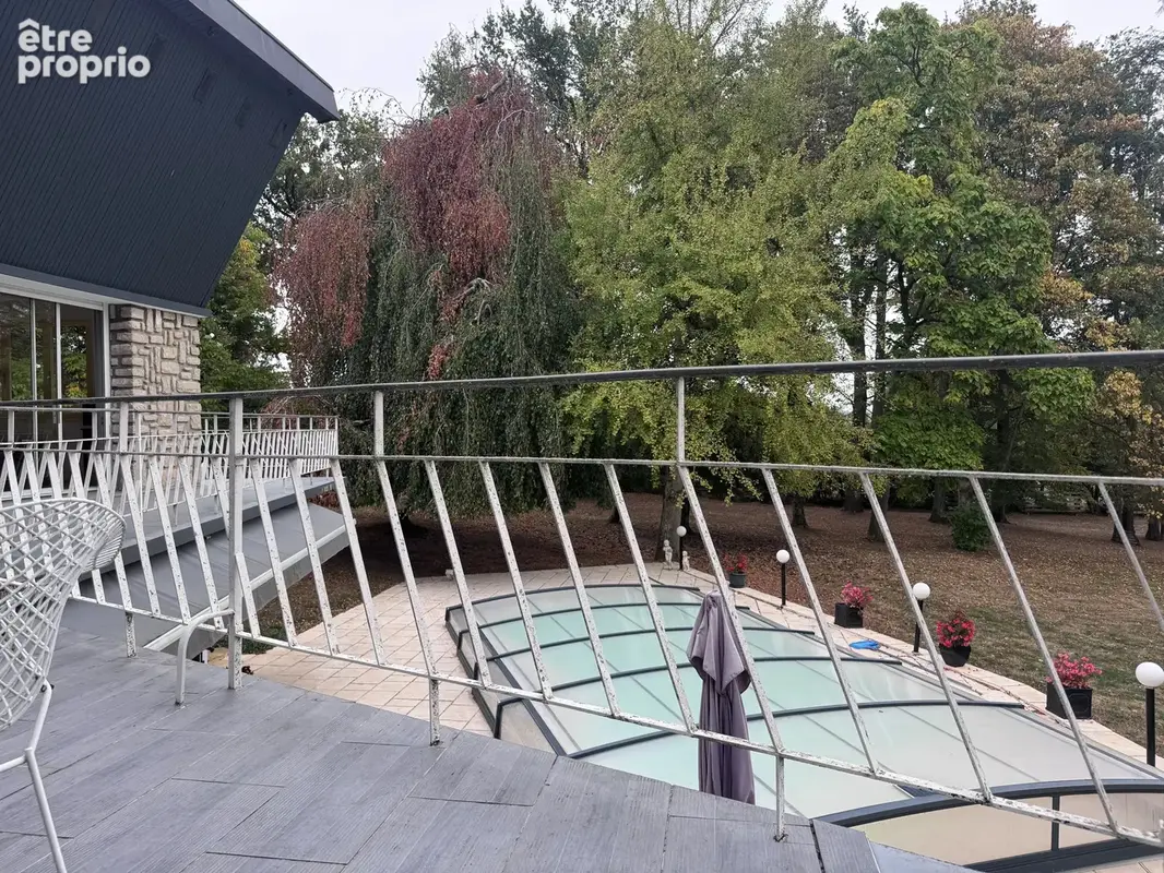 Maison contemporaine avec piscine dans un écrin de verdure - photo 2
