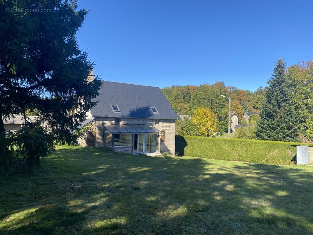 Maison à PEROLS-SUR-VEZERE