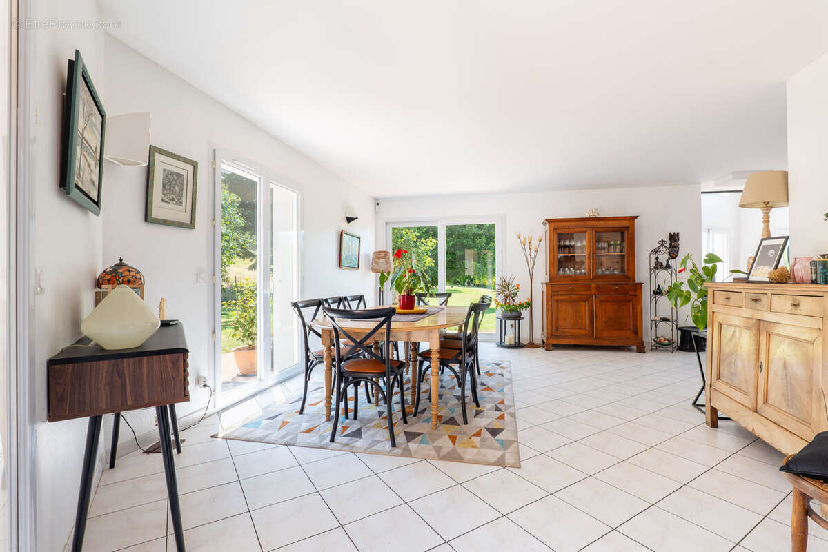 Exclusivité à Chambéry : Maison d'architecte de 225,21 m2 - photo 2