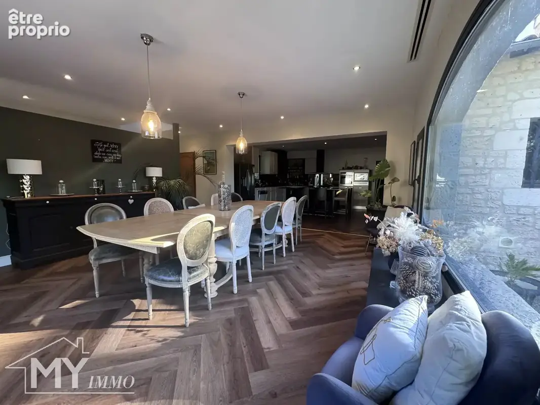 PINEUILH – Propriété d’exception de 350 m² avec piscine, au cœur d’un parc arboré de 5 500 m² et à deux pas des commodités - photo 8