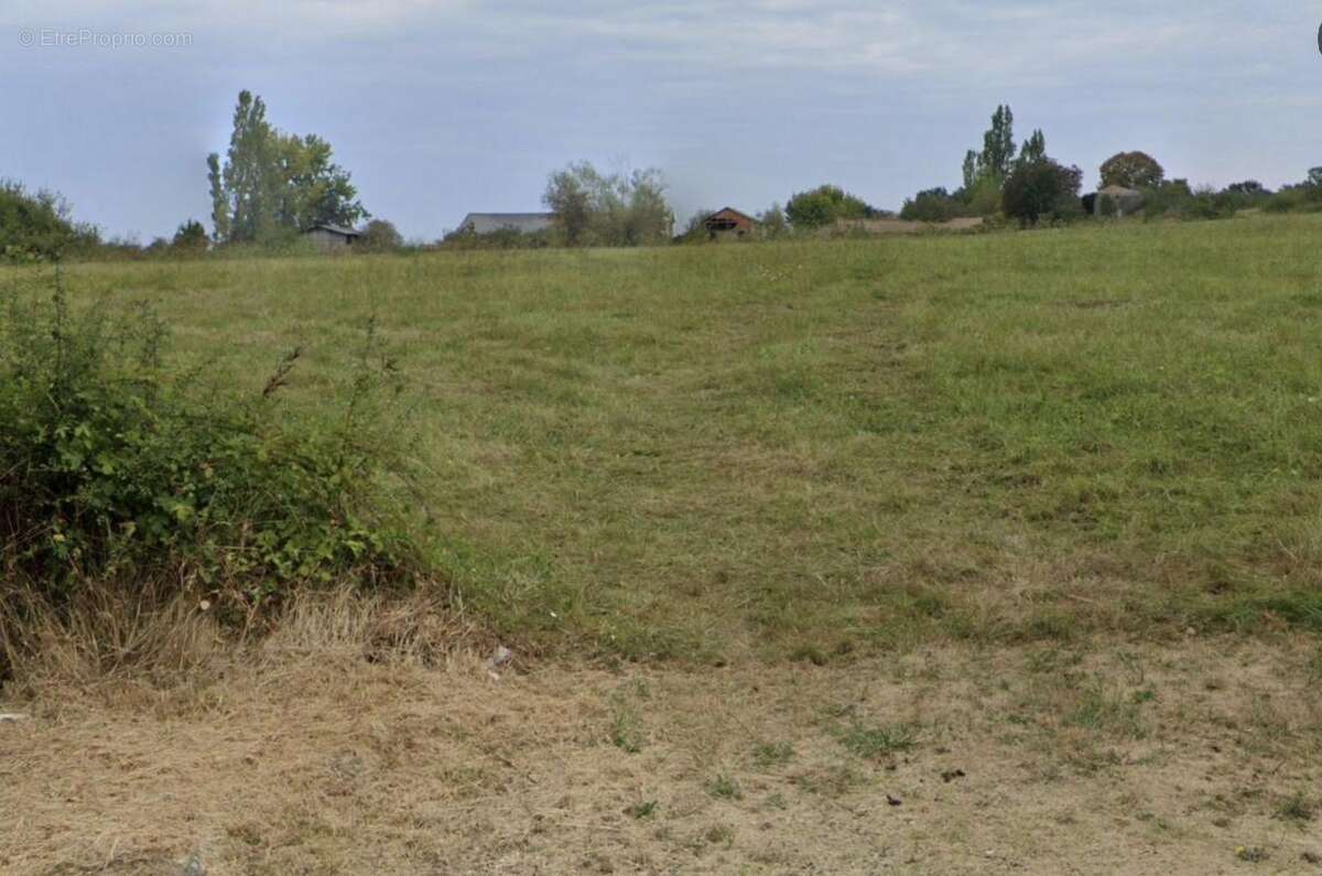 Terrain à MONPAZIER
