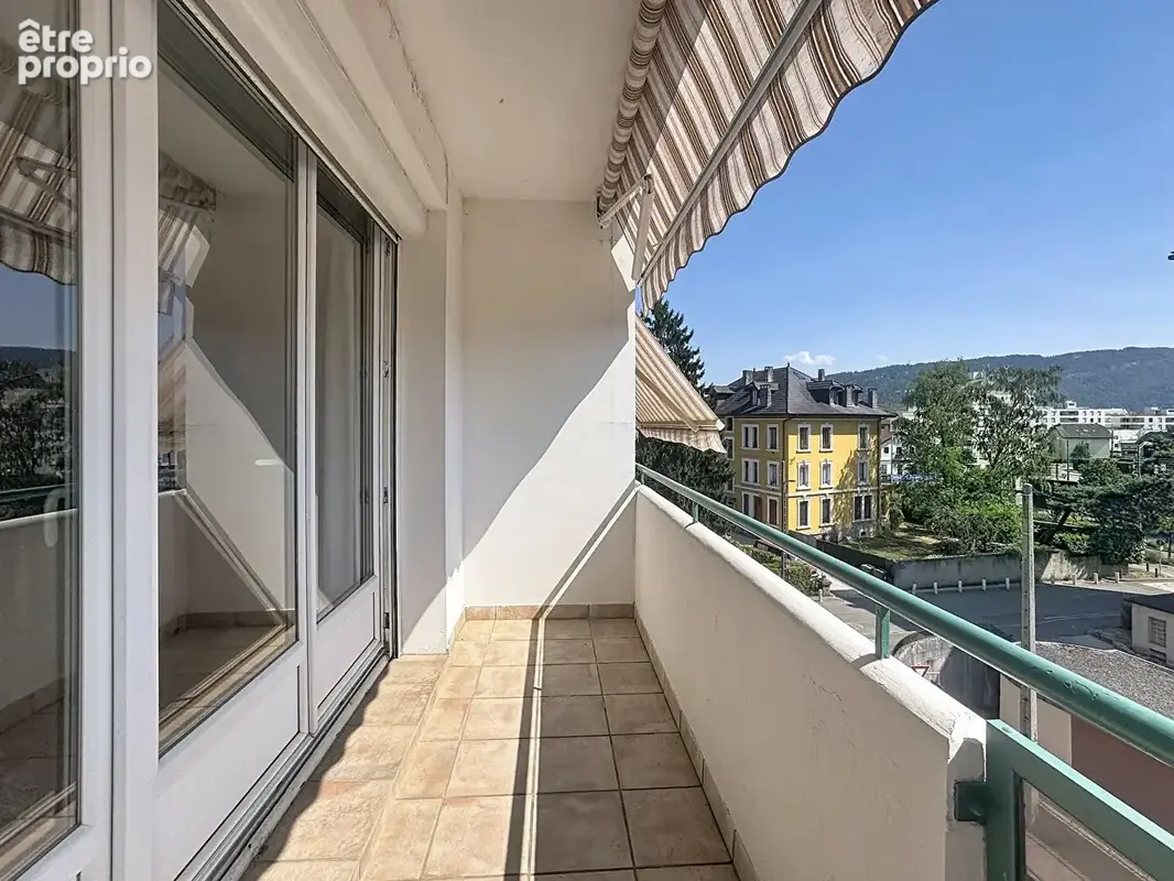 Appartement traversant de 82,64 m² - Dernier étage - À rénover selon vos envies - photo 5