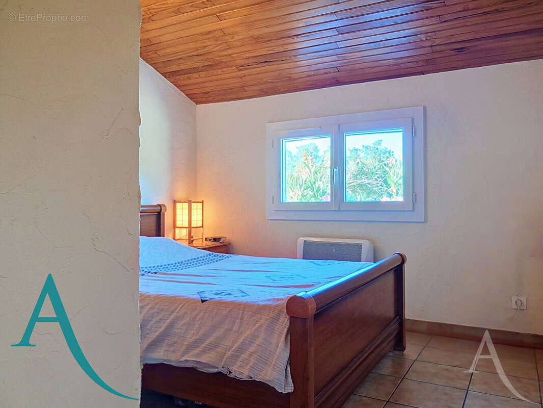 Villa T5 avec piscine sur 1200m² de terrain - photo 11