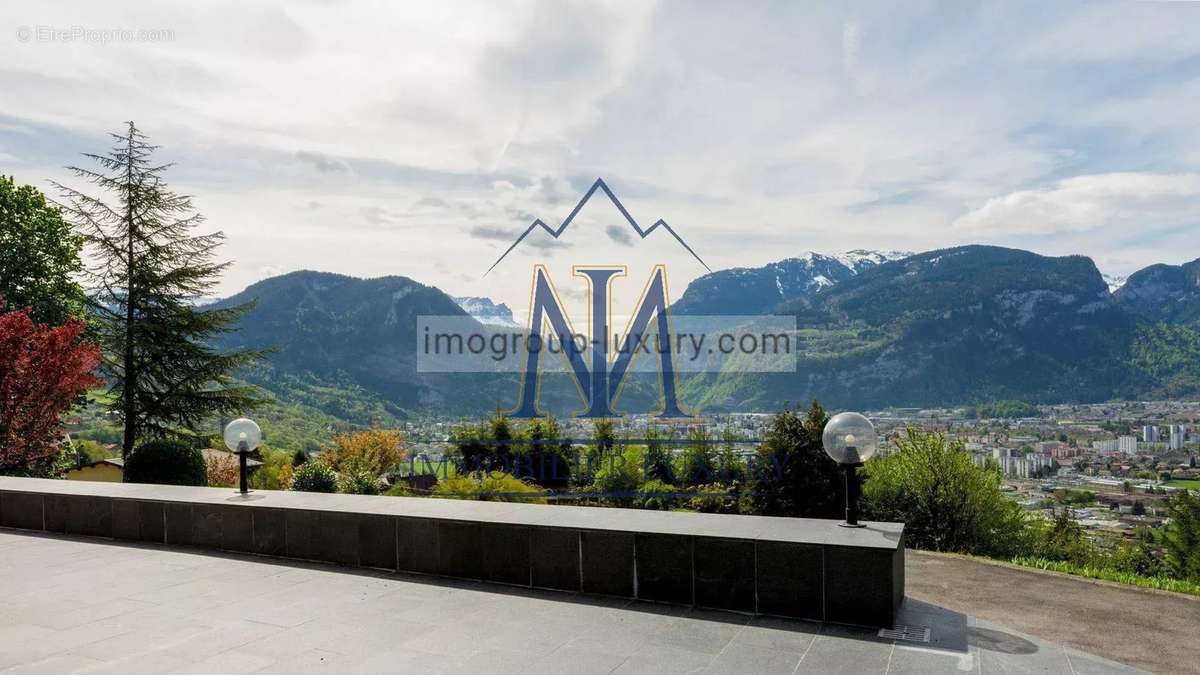 Maison à CHATILLON-SUR-CLUSES